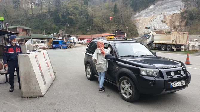 rize’de-yolculara-koronavirus-taramasi-yapildi-(8).jpg
