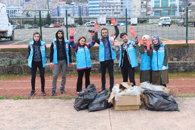rize’de-yurt-ogrencilerinden-cevre-temizligi-(4).jpg