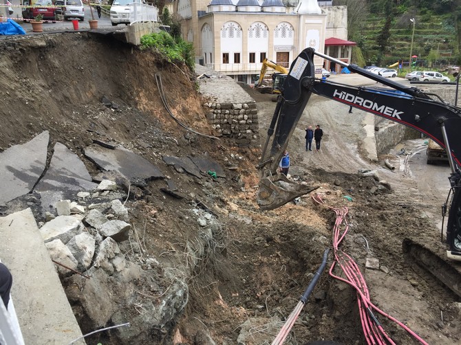 rize’de-ziraat-yolu-coktu-(3).jpg