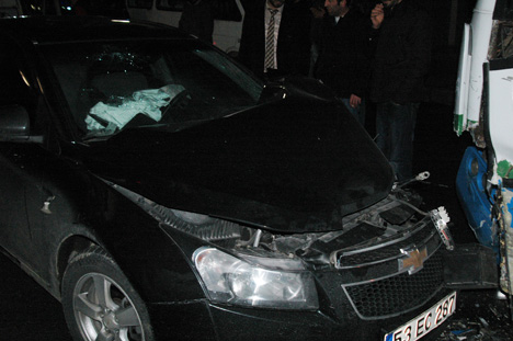 rize’deki-kazada-otomobil-surucusu-olumden-dondu-11.jpg rize’deki-kazada-otomobil-surucusu-olumden-dondu-11.jpg