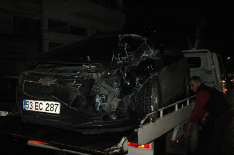 rize’deki-kazada-otomobil-surucusu-olumden-dondu-15.jpg rize’deki-kazada-otomobil-surucusu-olumden-dondu-15.jpg