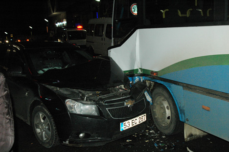 rize’deki-kazada-otomobil-surucusu-olumden-dondu-2.jpg rize’deki-kazada-otomobil-surucusu-olumden-dondu-2.jpg