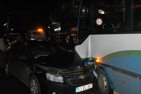 rize’deki-kazada-otomobil-surucusu-olumden-dondu-4.jpg rize’deki-kazada-otomobil-surucusu-olumden-dondu-4.jpg