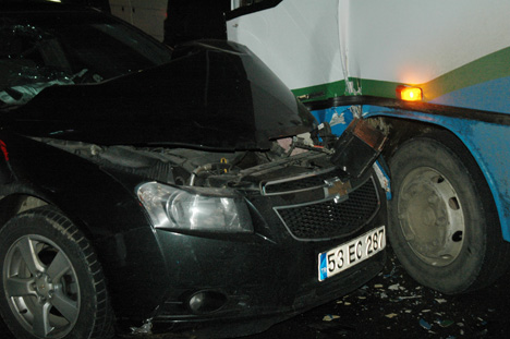 rize’deki-kazada-otomobil-surucusu-olumden-dondu-5.jpg rize’deki-kazada-otomobil-surucusu-olumden-dondu-5.jpg