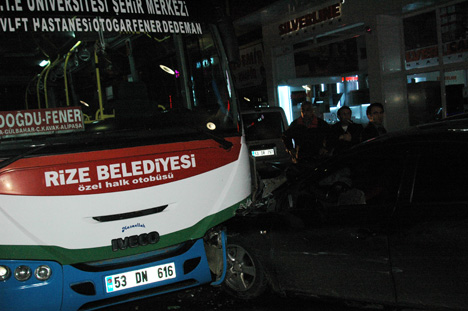 rize’deki-kazada-otomobil-surucusu-olumden-dondu-9.jpg rize’deki-kazada-otomobil-surucusu-olumden-dondu-9.jpg