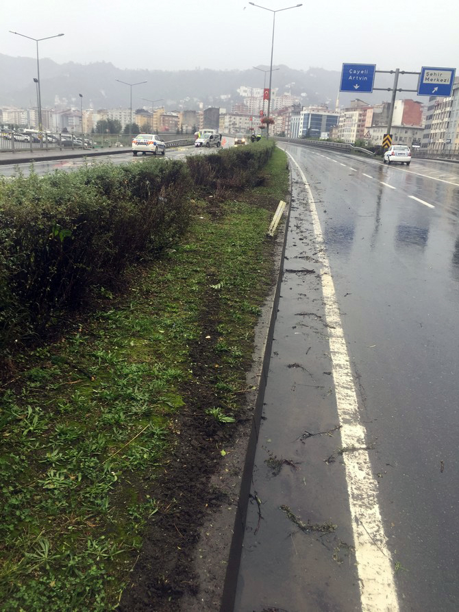 rize’deki-kazada-surucu-olumden-dondu-(9).jpg