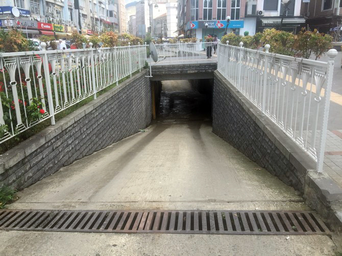 rize’deki-yer-altindaki-taksi-duragini-su-basti-(5).jpg