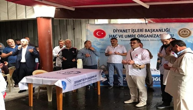 rize’li-haci-adaylari-dualarla-kutsal-topraklara-ugurlandi-(6).jpg