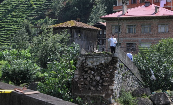 rize’nin-ambarlik-koyunde-18.-yuzyildan-kalma-ambarlik-koyu-kemer-koprusu-sabah-saatlerinde-yikildi--(4).jpg