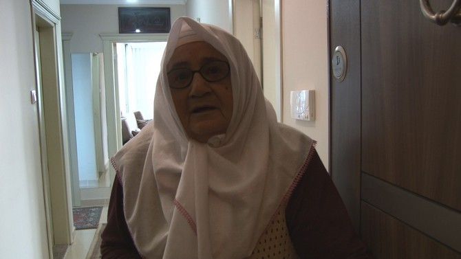 rize’nin-cayeli-ilcesinde-yasayan-77-yasindaki-hatice-namoglu,-kendisine-esinden-kalan-maaslardan-biriktirdigi-10-bin-tl’yi-‘biz-bize-yeteriz-turkiyem’-bagis-kampanyasina-bagisladi-(3).jpg