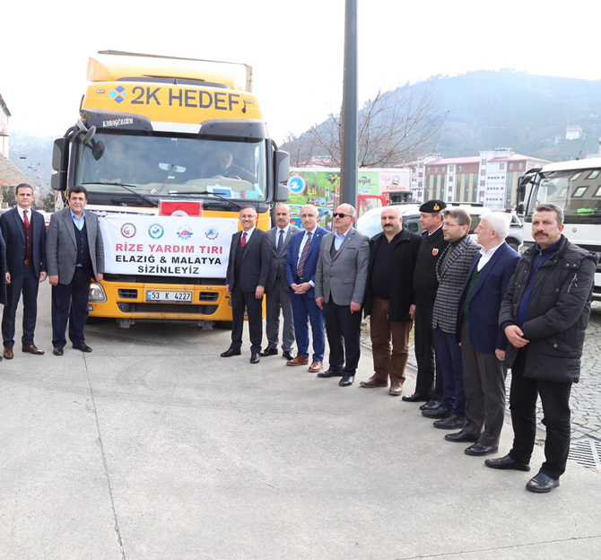 rize’nin-deprem-bolgesi-icin-hazirladigi-yardim-tiri-yola-cikti-53.jpg