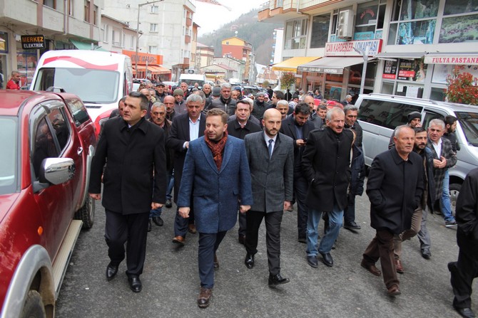 rize’nin-derepazari-ve-ikizdere-ilcesinde-gerceklestirilen-ak-parti-sevgi-yuruyuslerinde-cosku-ve-kalabalik-hakimdi-(3).jpg