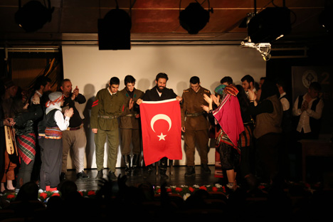 rize’nin-kurtulusu-tiyatroda-sahnelendi3.jpg