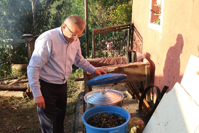 rize’nin-meshur-kokulu-uzumu-toplandi-ve-pekmez-mesaisi-baslandi-(5).jpg