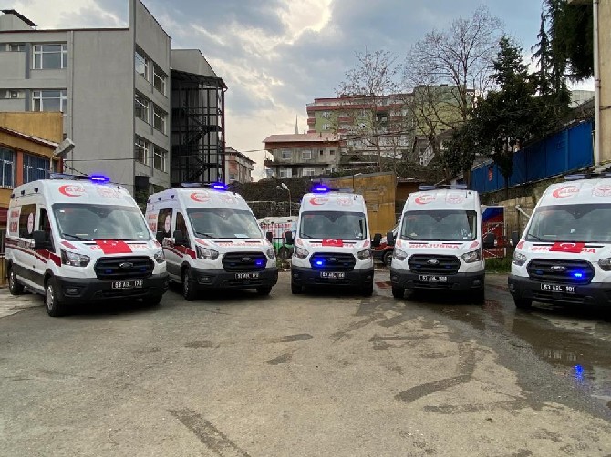 rize’ye-5-adet-4x4-yeni-ambulans-(5).jpg
