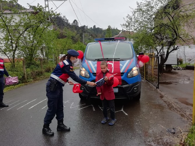 rize,’de-23-nisan-ulusal-egemenlik-ve-cocuk-bayrami-dolayisiyla-ogrenciler-evlerinde-cesitli-etkinlikler-gerceklestirdi-(14)-002.jpg