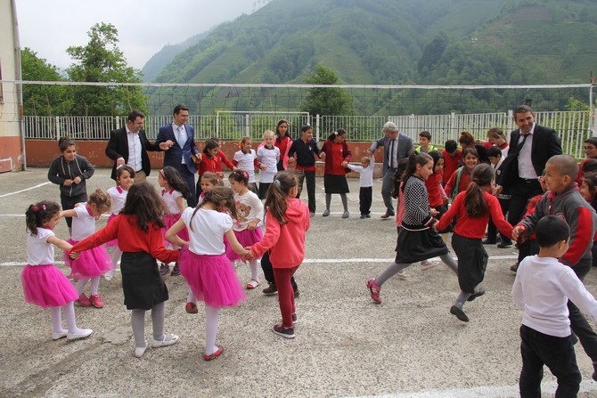 rize-’renk’li-bir-egitimle-sicrama-yapti-(2).jpg