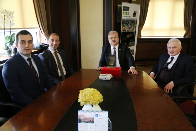 rize--belediye-baskani-prof.-dr.-resat-kasap,-yilin-yerel-yoneticisi-secildi-(1).jpg