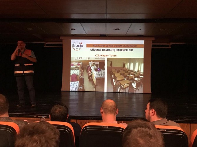 rize-afad’dan-rize-ak-genclik’e-afet-bilinci-egitimi-(1).jpg