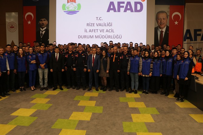 rize-afad-il-mudurlugunde-137-yeni-personel-goreve-basladi-8.jpg