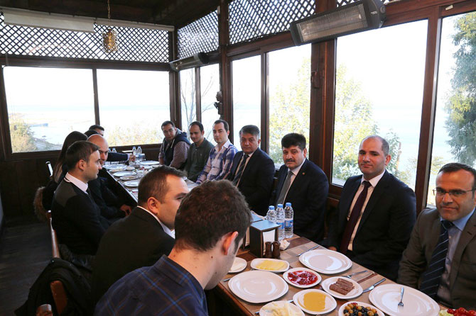 rize-afadin-teknik-personeli-vali-ersin-yazici-ile-kahvaltida-bir-araya-geldi-1.jpg