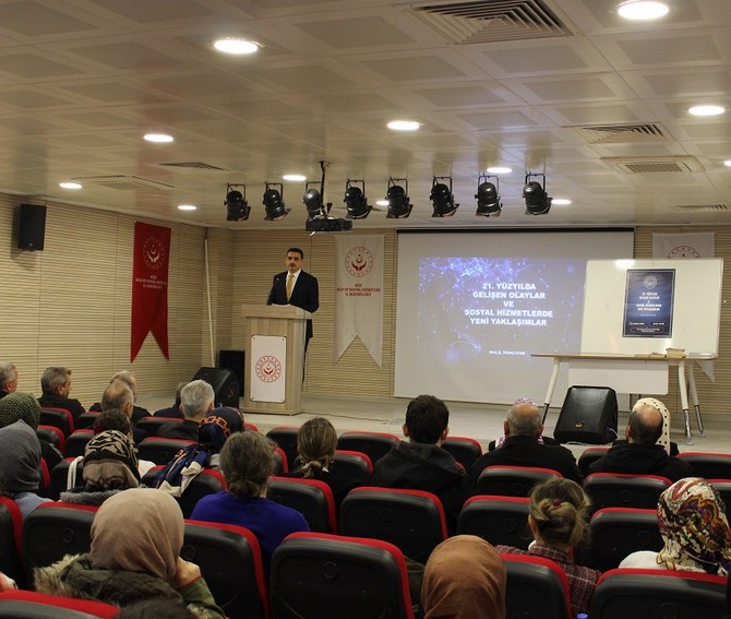 rize-aile-ve-sosyal-hizmetler-il-mudur-yardimcisi-halil-pehlivan-21-yuzyilda-gelisen-olaylar-ve-sosyal-hizmetlerde-yeni-yaklasimlar-konulu-konferans-verdi-2.jpg