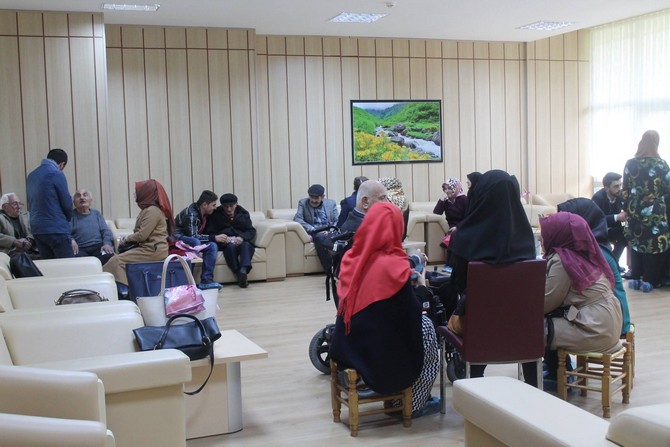 rize-ak-genclik’ten-huzur-evi-sakinlerine-ziyaret-(3).jpg