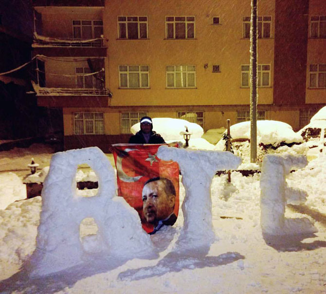 rize-ak-genclik,-sevdasi-rte’yi-kar-ile-yazdi.jpg rize-ak-genclik,-sevdasi-rte’yi-kar-ile-yazdi.jpg