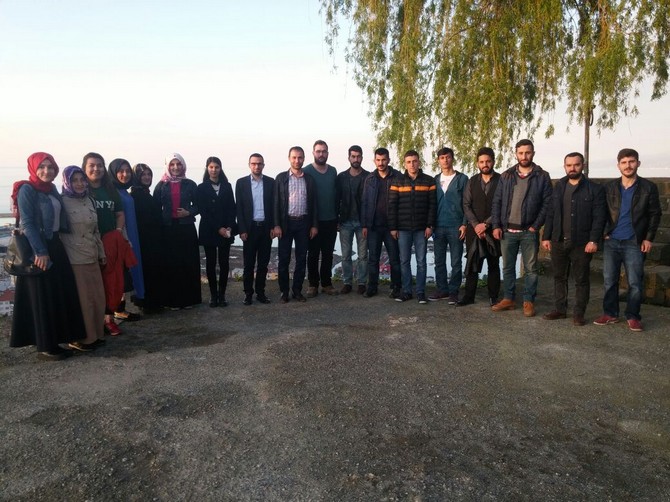 rize-ak-genclik-genclerle-toplantida-(6).jpg