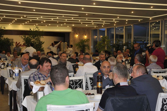 rize-ak-parti’den-eski--teskilat-mensuplariyla-iftar-yemegi-(3).jpg