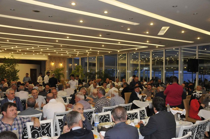 rize-ak-parti’den-eski--teskilat-mensuplariyla-iftar-yemegi-(4).jpg
