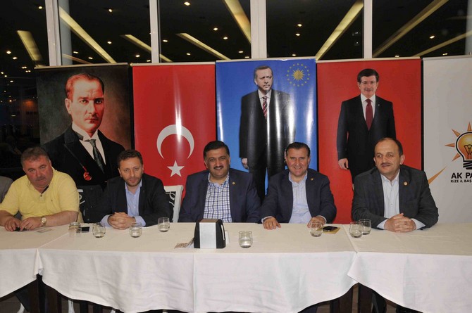 rize-ak-parti’den-eski--teskilat-mensuplariyla-iftar-yemegi-(5).jpg
