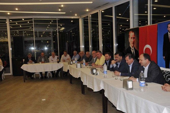 rize-ak-parti’den-eski--teskilat-mensuplariyla-iftar-yemegi-(6).jpg