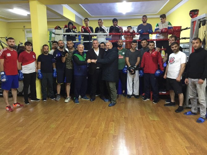 rize-amator-spor-kulupleri-federasyonu-(askf)-rize-subesi-baskani-ali-celik-ve-2.-baskani-safak-tatoglu,-boks-antrenoru-servet-efendioglu’na-ziyarette-bulundu-(1).jpg