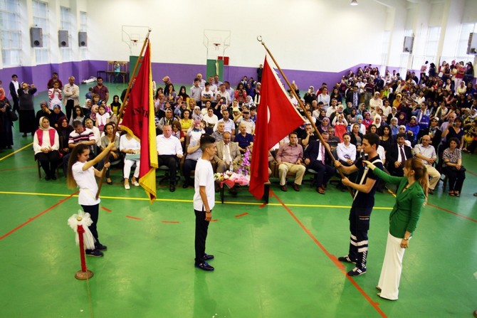 rize-anadolu-saglik-meslek-lisesinden-coskulu-mezuniyet-toreni-(8).jpg