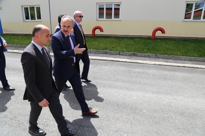 rize-andon-icme-suyu-aritma-tesislerini-belediye-baskani-rahmi-metin,-beraberinde-baskan-yardimcisi-aydin-bilsel-ve-birim-mudurleri-ile-ziyaret-etti-(1)-002.jpg