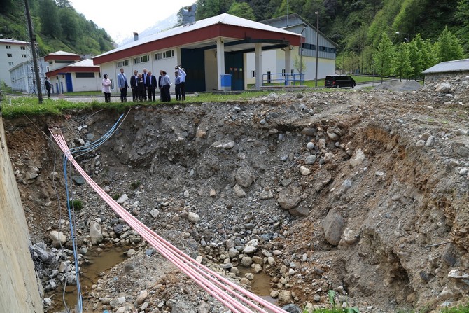 rize-andon-icme-suyu-aritma-tesislerini-belediye-baskani-rahmi-metin,-beraberinde-baskan-yardimcisi-aydin-bilsel-ve-birim-mudurleri-ile-ziyaret-etti-(4)-002.jpg