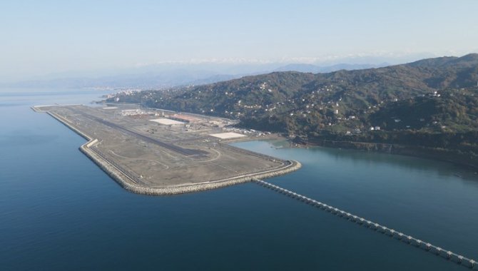 rize-artvin-havalimaninin-deniz-dolgusu-icin-planlanan-100-milyon-ton-dolgunun-99-milyon-tonu-tamamlandi-1.jpg