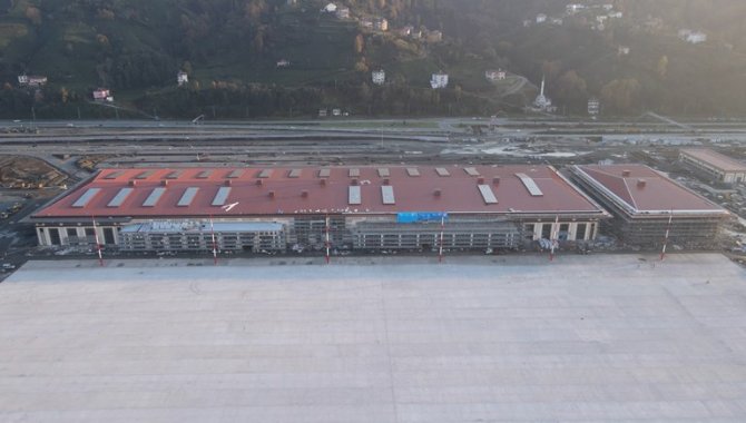 rize-artvin-havalimaninin-deniz-dolgusu-icin-planlanan-100-milyon-ton-dolgunun-99-milyon-tonu-tamamlandi-6.jpg