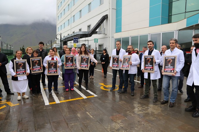 rize-artvin-tabipler-odasi-hekimleri-ve-saglik-emekcileri-gorevi-basindayken-katledilensiddet-goren-saglik-calisanlarini-andi.--(2).jpg