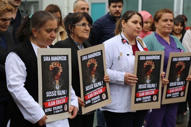 rize-artvin-tabipler-odasi-hekimleri-ve-saglik-emekcileri-gorevi-basindayken-katledilensiddet-goren-saglik-calisanlarini-andi.--(4).jpg