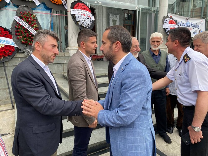 rize-baro-baskani-avukat-umit-pecenin-vefat-eden-annesi-rukiye-pece-rizede-dualarla-son-yolculuguna-ugurlandi-36.jpg