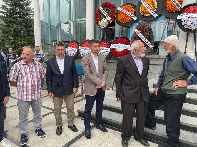 rize-baro-baskani-avukat-umit-pecenin-vefat-eden-annesi-rukiye-pece-rizede-dualarla-son-yolculuguna-ugurlandi-39.jpg