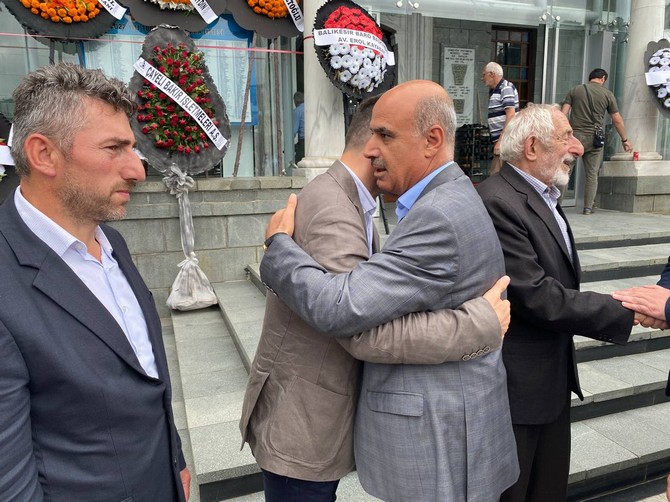 rize-baro-baskani-avukat-umit-pecenin-vefat-eden-annesi-rukiye-pece-rizede-dualarla-son-yolculuguna-ugurlandi-46.jpg