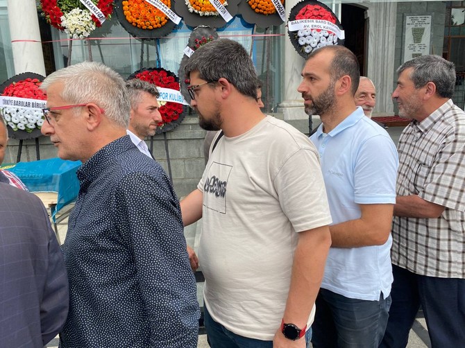 rize-baro-baskani-avukat-umit-pecenin-vefat-eden-annesi-rukiye-pece-rizede-dualarla-son-yolculuguna-ugurlandi-49.jpg