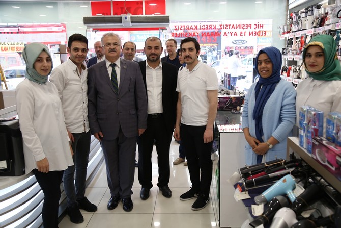 rize-belediye-baskani-prof.-dr.-resat-kasap,-ak-parti-merkez-ilce-teskilati-ile-bugun-de-esnaf-ve-vatandaslara-yonelik-ziyaretlerini-surdurdu-(17).jpg