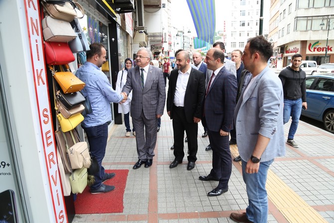 rize-belediye-baskani-prof.-dr.-resat-kasap,-ak-parti-merkez-ilce-teskilati-ile-bugun-de-esnaf-ve-vatandaslara-yonelik-ziyaretlerini-surdurdu-(7).jpg