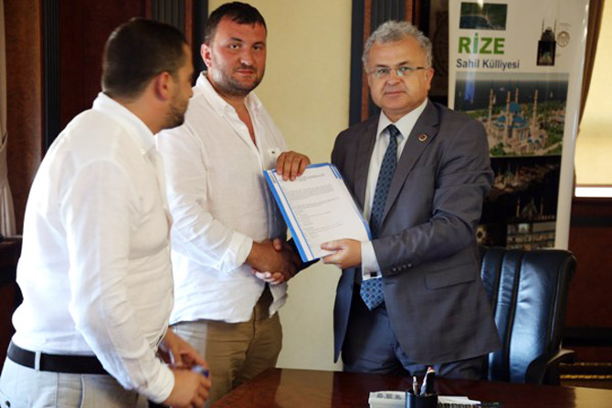 rize-belediye-baskani-prof.-dr.-resat-kasap,-ambalaj-atiklarinin-yonetim-planina-uygun-yonetilmesi-ve-kentimiz-icin-surekli-uygulanabilir-model-olacak-toplama-sisteminin-kurulmasini-amaclayan-bir-protokol-imzaladi1.jpg