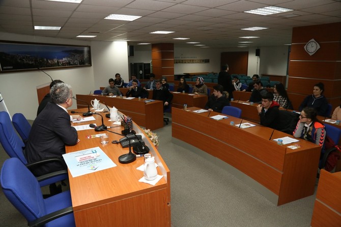 rize-belediye-baskani-prof.-dr.-resat-kasap,-liselerin-ogrenci-meclisi-baskanlariyla-bir-araya-geldi-(4).jpg