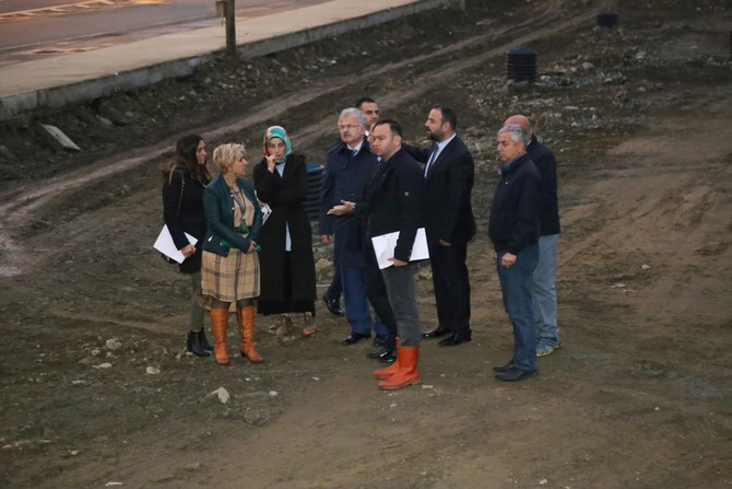 rize-belediye-baskani-prof.-dr.-resat-kasap,-secim-doneminde-ortaya-koymus-oldugu-projeleri-arasinda-yer-alan-dogu-park-projesinin-baslatildigini-soyleyerek,-insaat-alaninda-incelemelerde-bulundu-(5).jpg